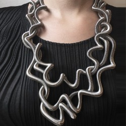 La Molla Curly Necklace 