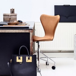 Fritz Hansen Series 7 Chair 3117, swivel chair, fully upholstered, leather