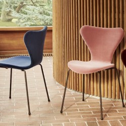 Fritz Hansen Series 7™ Velvet chair