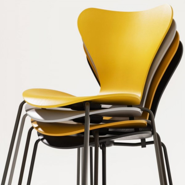 Fritz Hansen Series 7 Chair 3107 Lacquered 